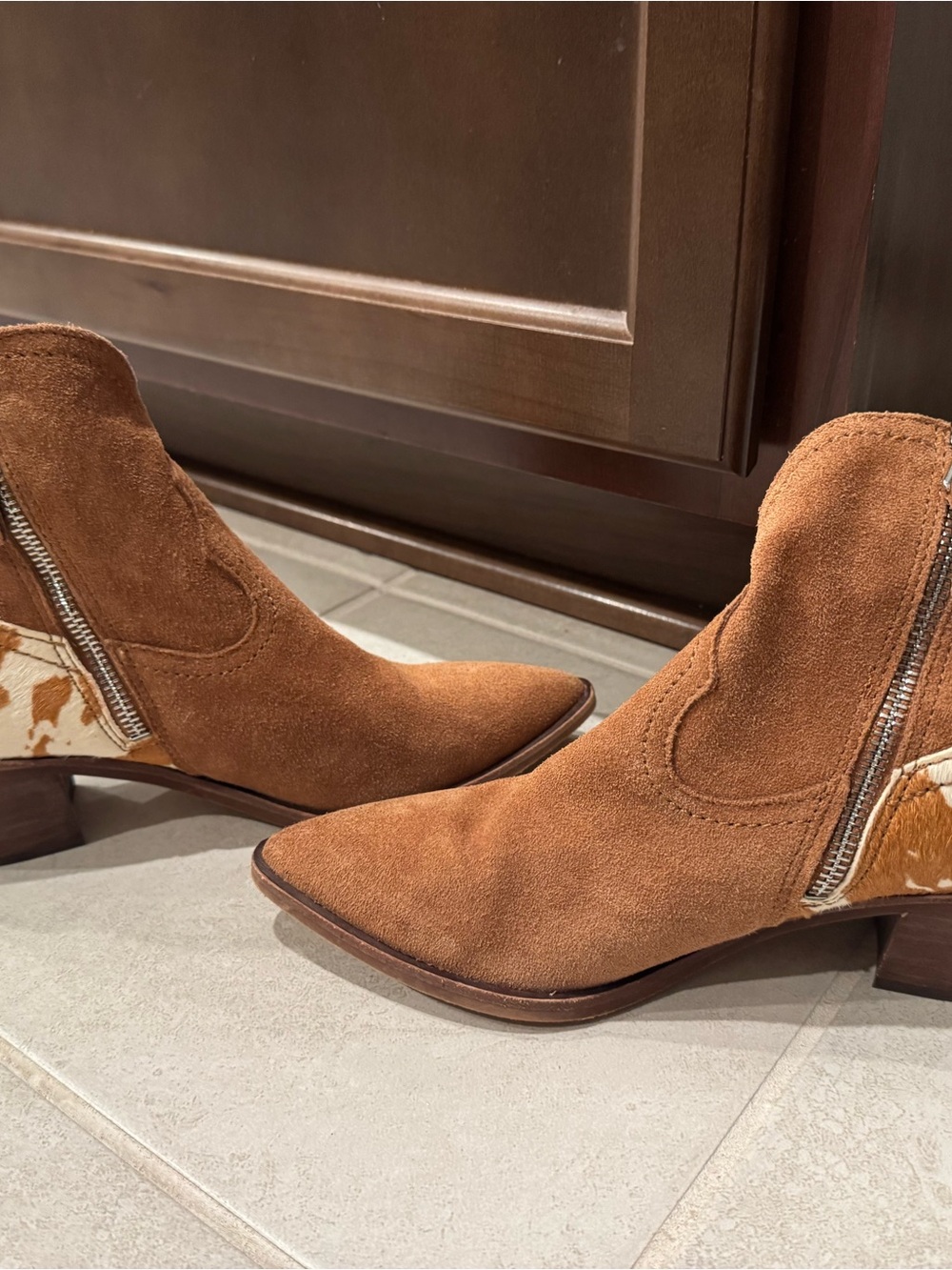 SOLD Dolce Vita Brown Suede Pointed Ankle Booties with Patterned Panel Sz 8.5 - Picture 2 of 11